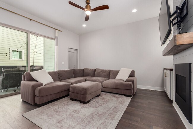 Building Photo - 4BD, 3.5BA Northfield Home with Finished Basement and 2-Car Garage