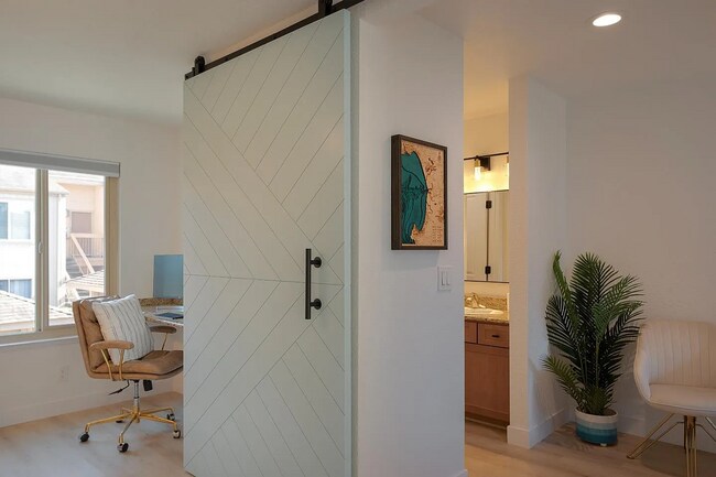 Building Photo - This fully furnished 1bedroom, 1bath was r...