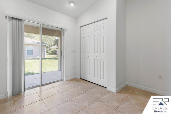 Building Photo - LIKE NEW 3/2/1 TOWNHOUSE IN BEAUTIFUL SEMINOLE WOODS