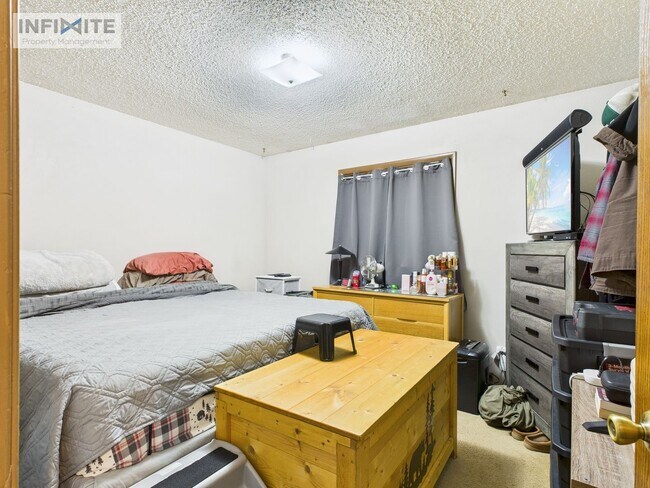 Building Photo - Welcome to this charming 3-bedroom, 1-bathroom home