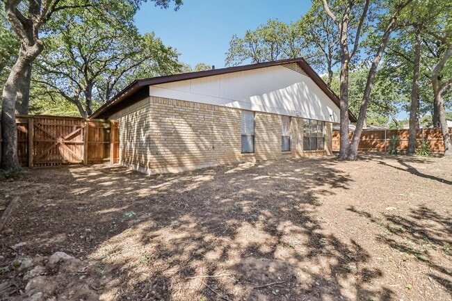 Building Photo - 5507 Silver Bow Trail