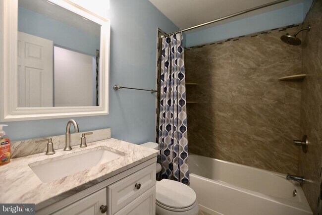 Building Photo - 442 Atlanta Court