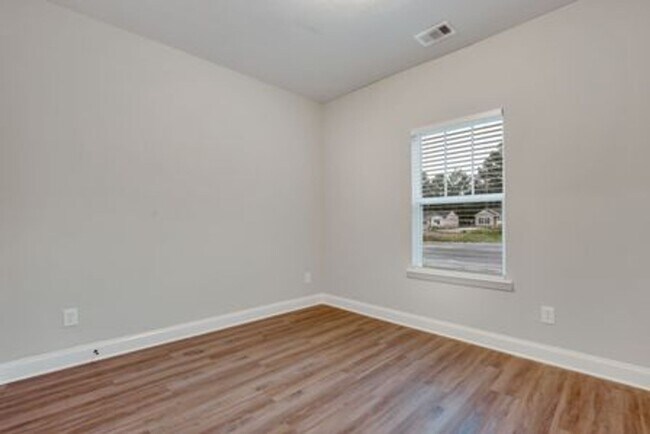 Building Photo - 135 B Smithfield Dr
