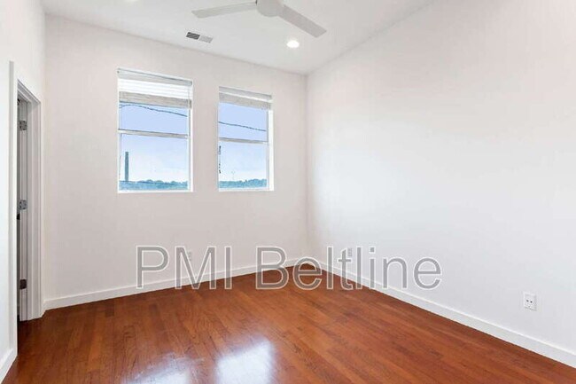 Building Photo - 988 DeKalb Ave NE