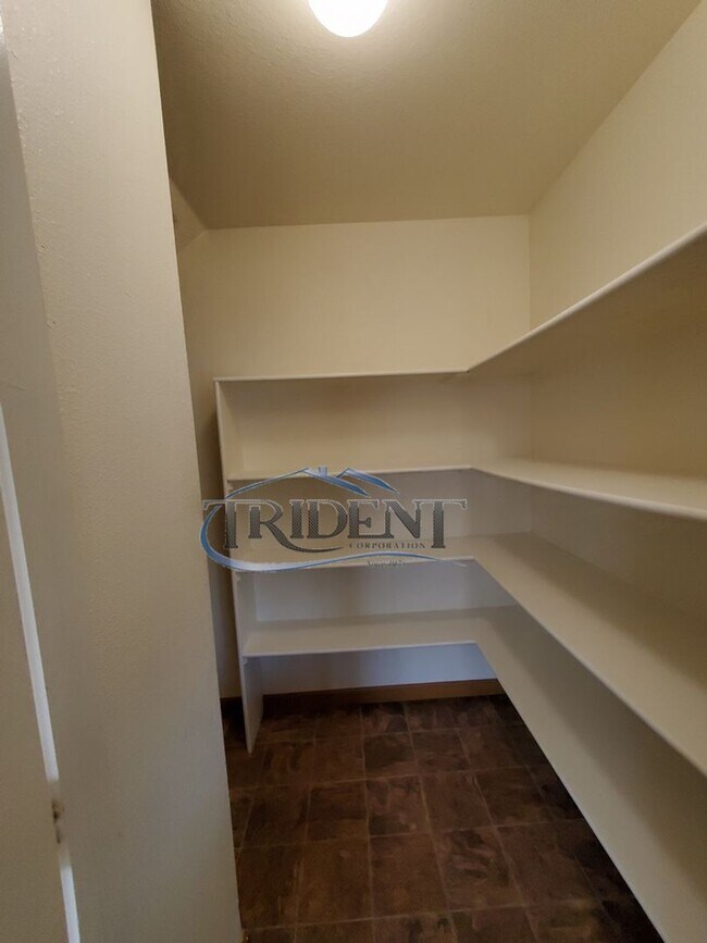 Building Photo - 3 bedroom, 2 ½ bath SOLAR home