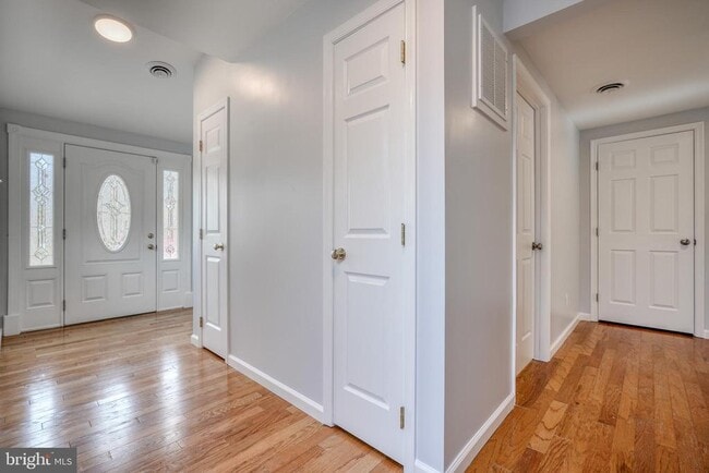 Building Photo - 427 Greenwood Rd