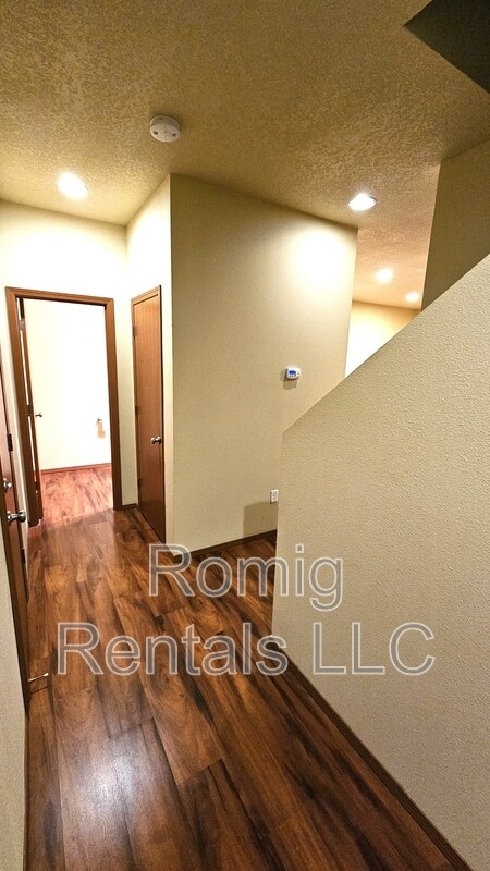 Building Photo - 3612 NE 81st Cir