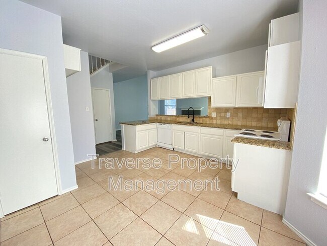 Building Photo - 4150 Briar Hill Dr