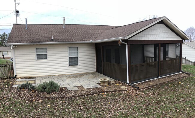 Building Photo - 5616 Jamaica Ln