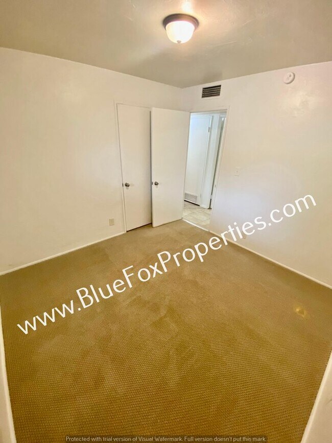 Building Photo - 3807 E Dover Stravenue