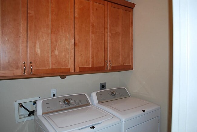 Building Photo - 5629 Dolores St