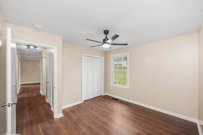 Building Photo - 703 Lucien Dr