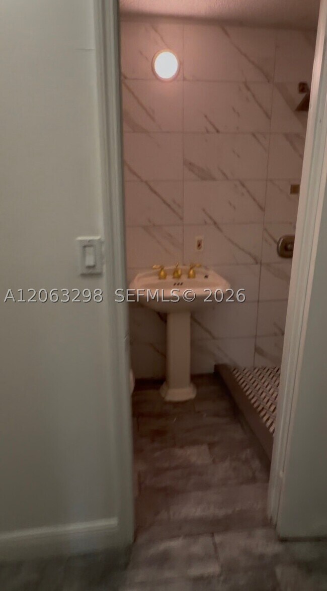 Building Photo - 14850 Naranja Lakes Blvd