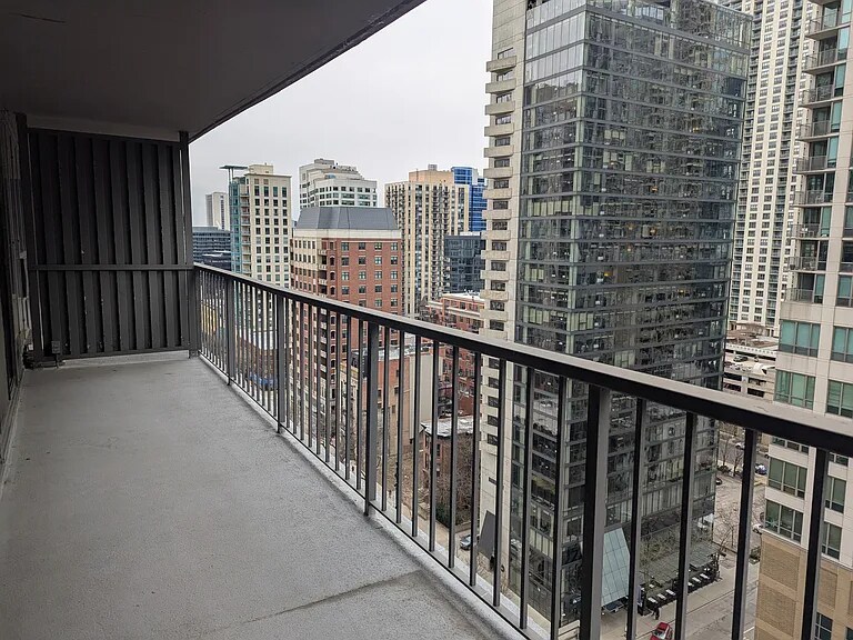 Building Photo - 10 E Ontario St