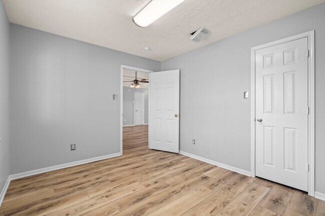 Building Photo - 8518 Malardcrest Dr