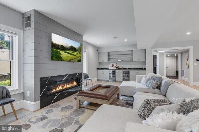 Building Photo - 7002 River Oaks Dr