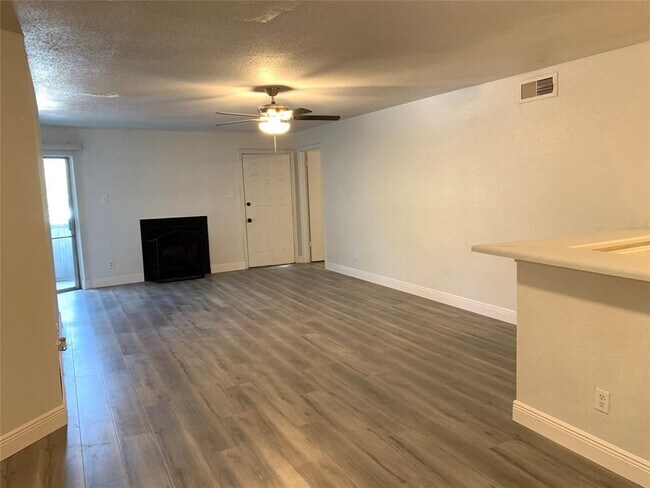 Building Photo - 10733 Braes Bend Dr