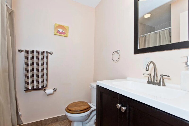 Building Photo - 50 S Common St