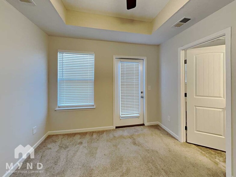 Building Photo - 302 Negri Ct