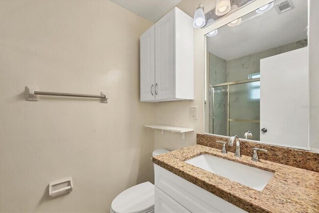 Building Photo - 5439 Kenwood Dr