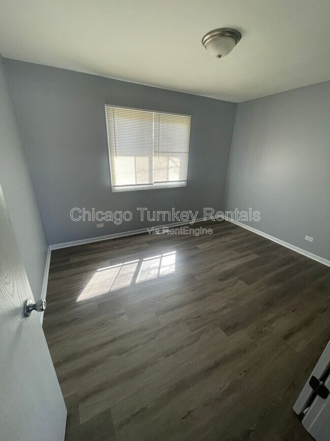 Building Photo - 5663 Allemong Dr