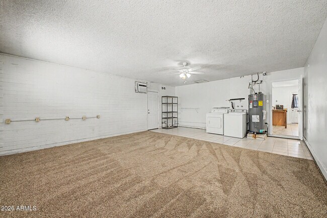 Building Photo - 1623 E Del Rio Dr