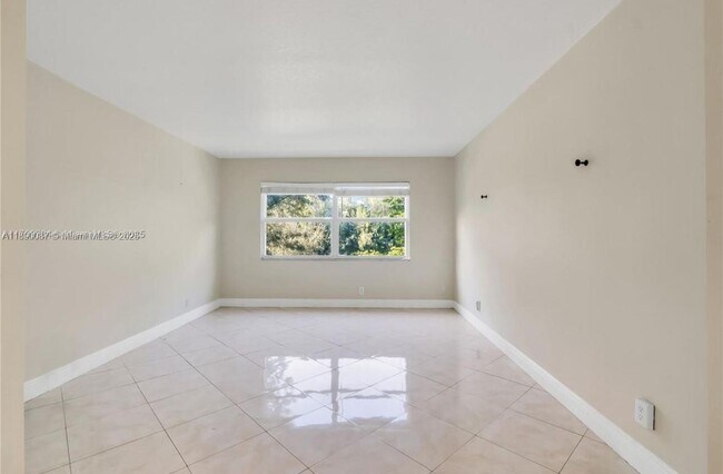 Building Photo - 900 SW 125th Way