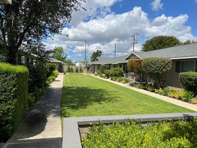 Primary Photo - Charming 1 Bedroom unit, completely remode...