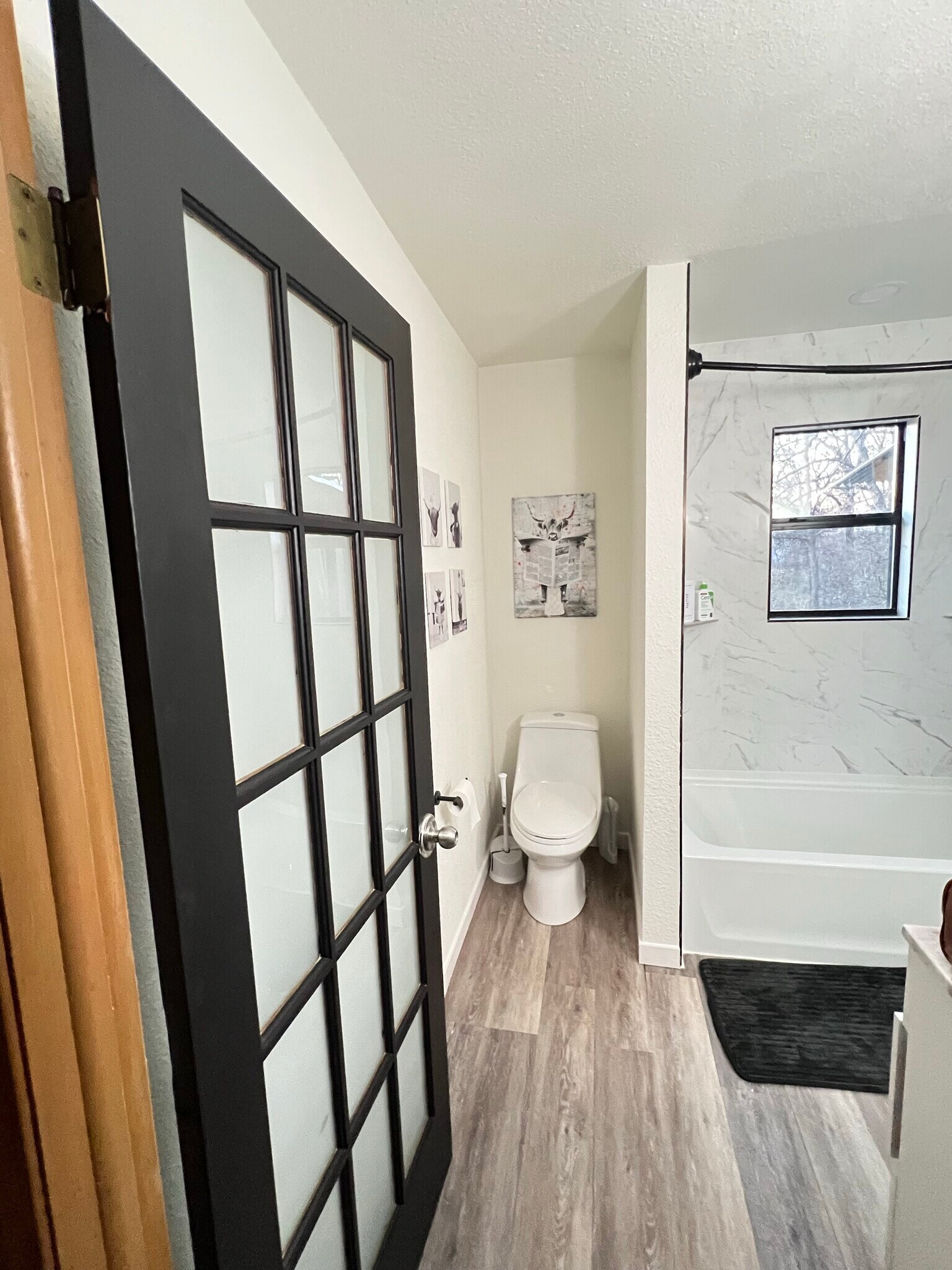 Bathroom - 214 E Cleburn St