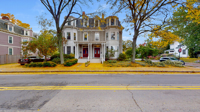 Building Photo - 39 Cypress St