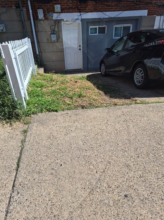 Building Photo - 3134 Levick St