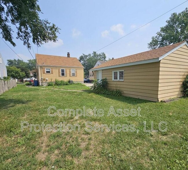 Building Photo - 7416 S McCook Ave
