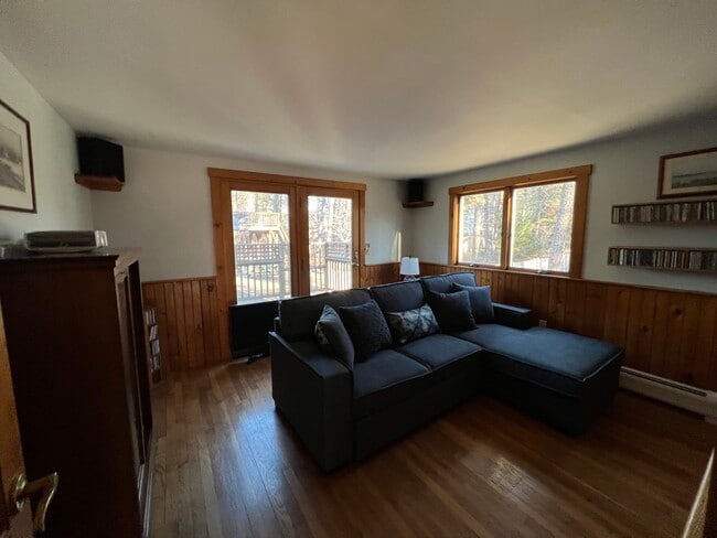 Building Photo - 10 Avery Ave