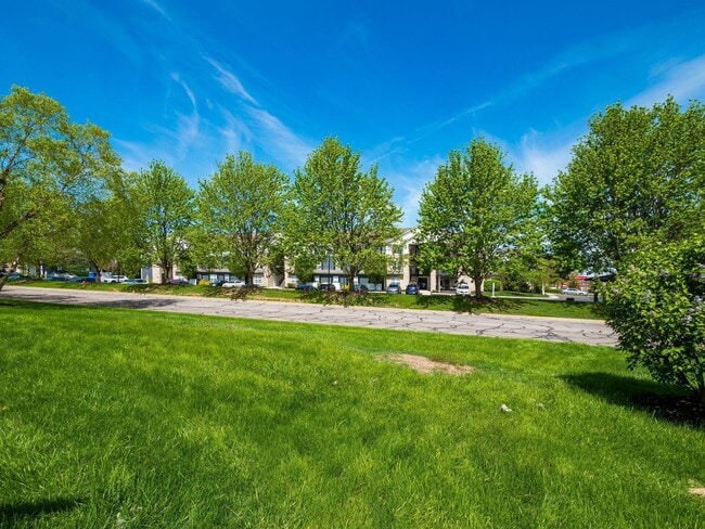 Building Photo - 952 Charleston Way Dr