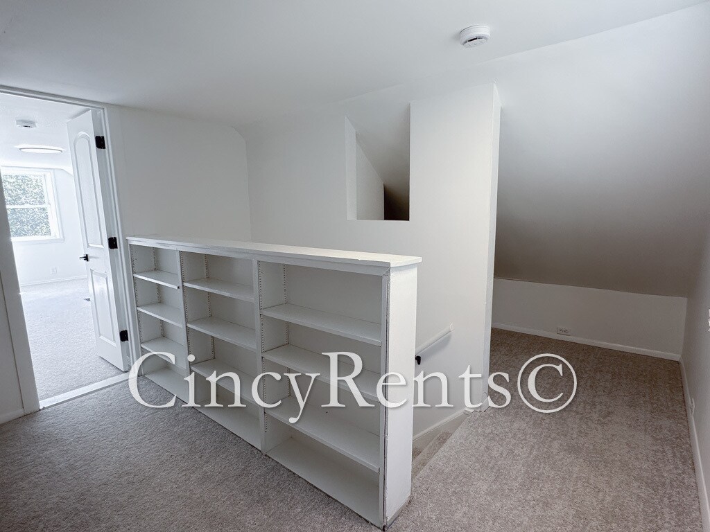 Building Photo - 6815 Sunray St
