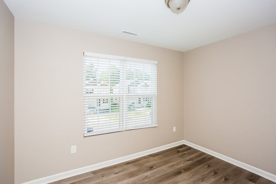 Building Photo - 109 Lookout Point Pl