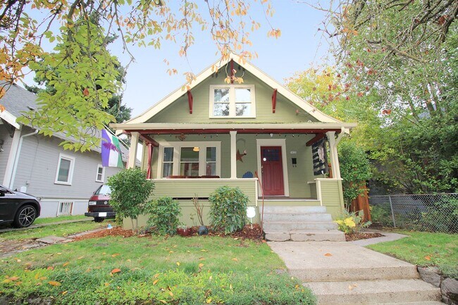 Primary Photo - Delightful Remodeled Alberta Arts 3 Bed/2 ...