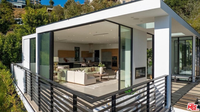 Building Photo - 1516 Forest Knoll Dr