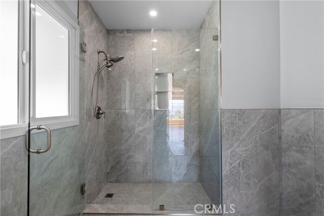 Building Photo - 523 Meadows Dr