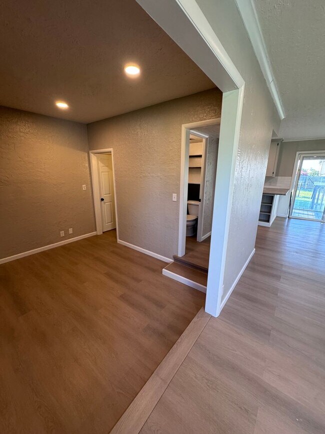 Building Photo - Mayo Meadow 3 Bed 1.5 Bath Cutie! Fully Up...