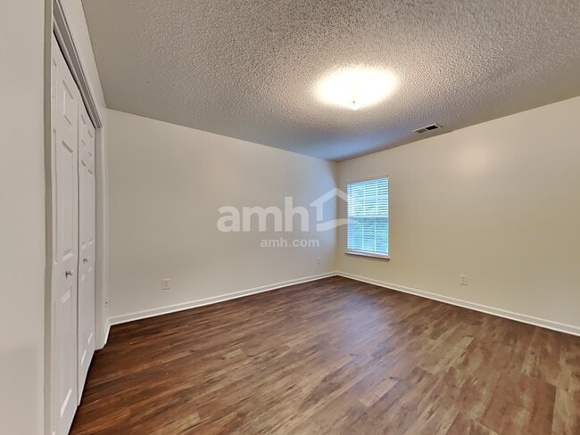 Building Photo - 425 Green Park Ln