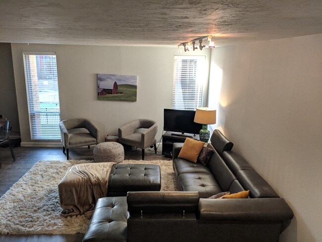 Building Photo - 600 NW 4th St