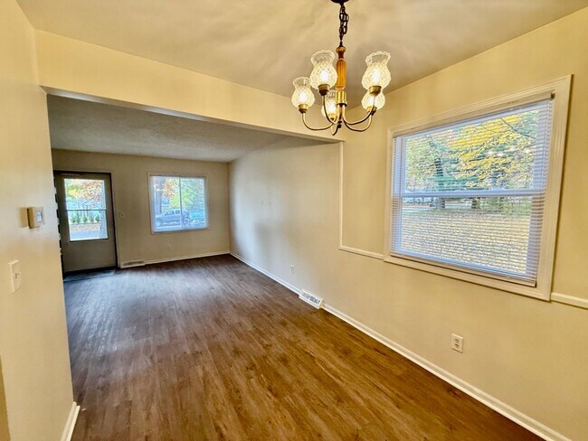 Building Photo - 2 Bedroom Duplex In Wyoming Available December 1st