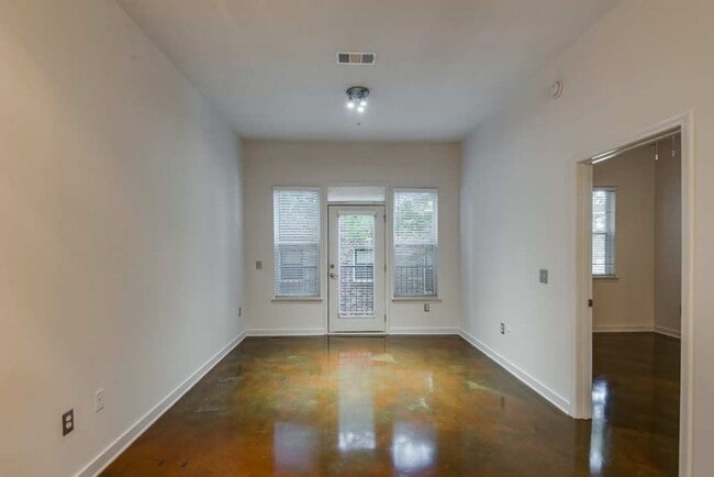 Building Photo - Awesome 1BE/1BA unit at Bristol West End!