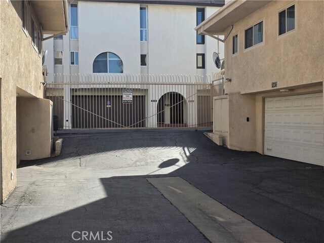 Building Photo - 5256 Lindley Ave