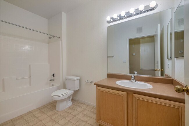 Building Photo - SUMMERLIN 1ST FLOOR - 2 BEDROOM + Den W/ 3...