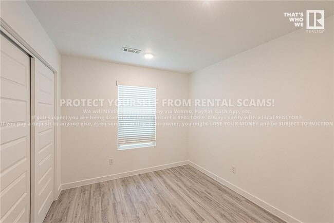 Building Photo - 911 Reading RR Ln