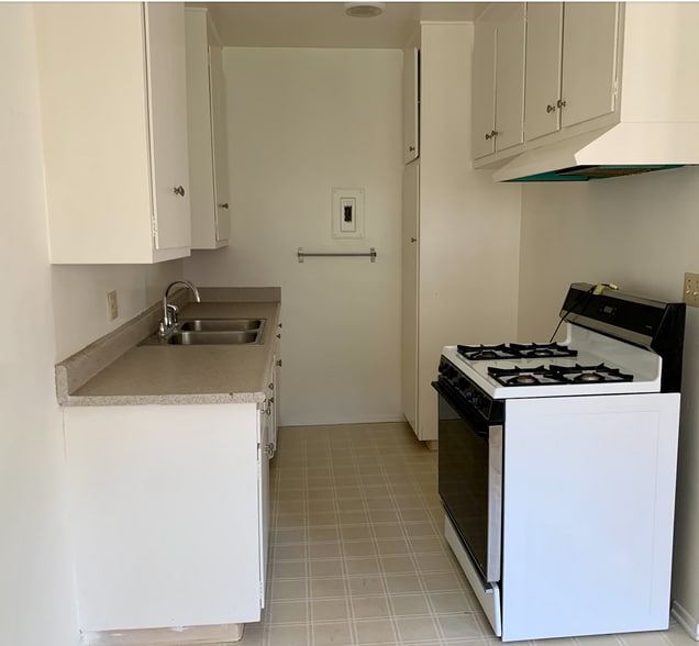 Building Photo - 454 S Oak Knoll Ave