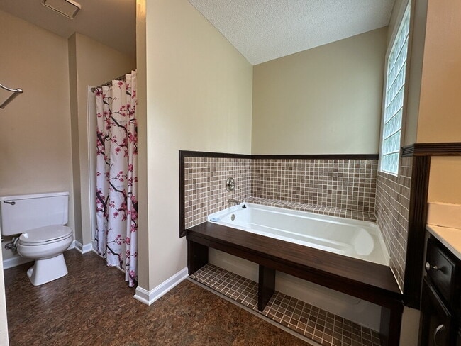 Building Photo - 237 Baytree Dr