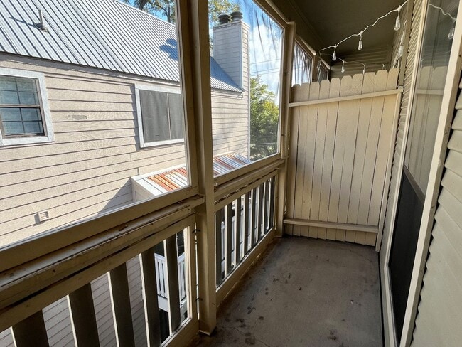 Building Photo - Cozy One Bedroom in Hyde Park